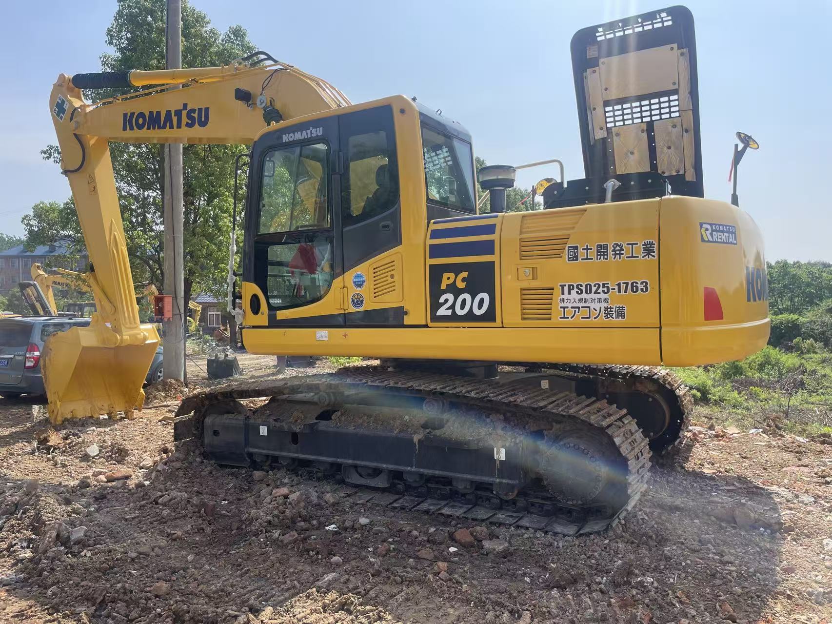 KOMATSU PC200-8