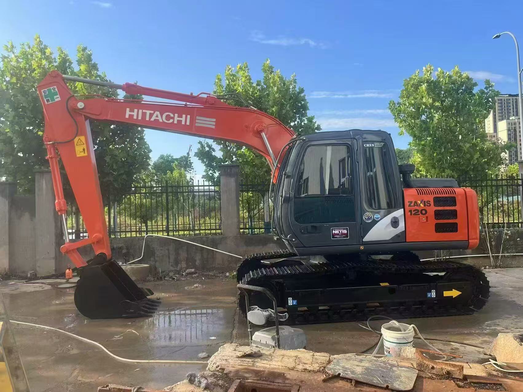 HITACHI ZX120