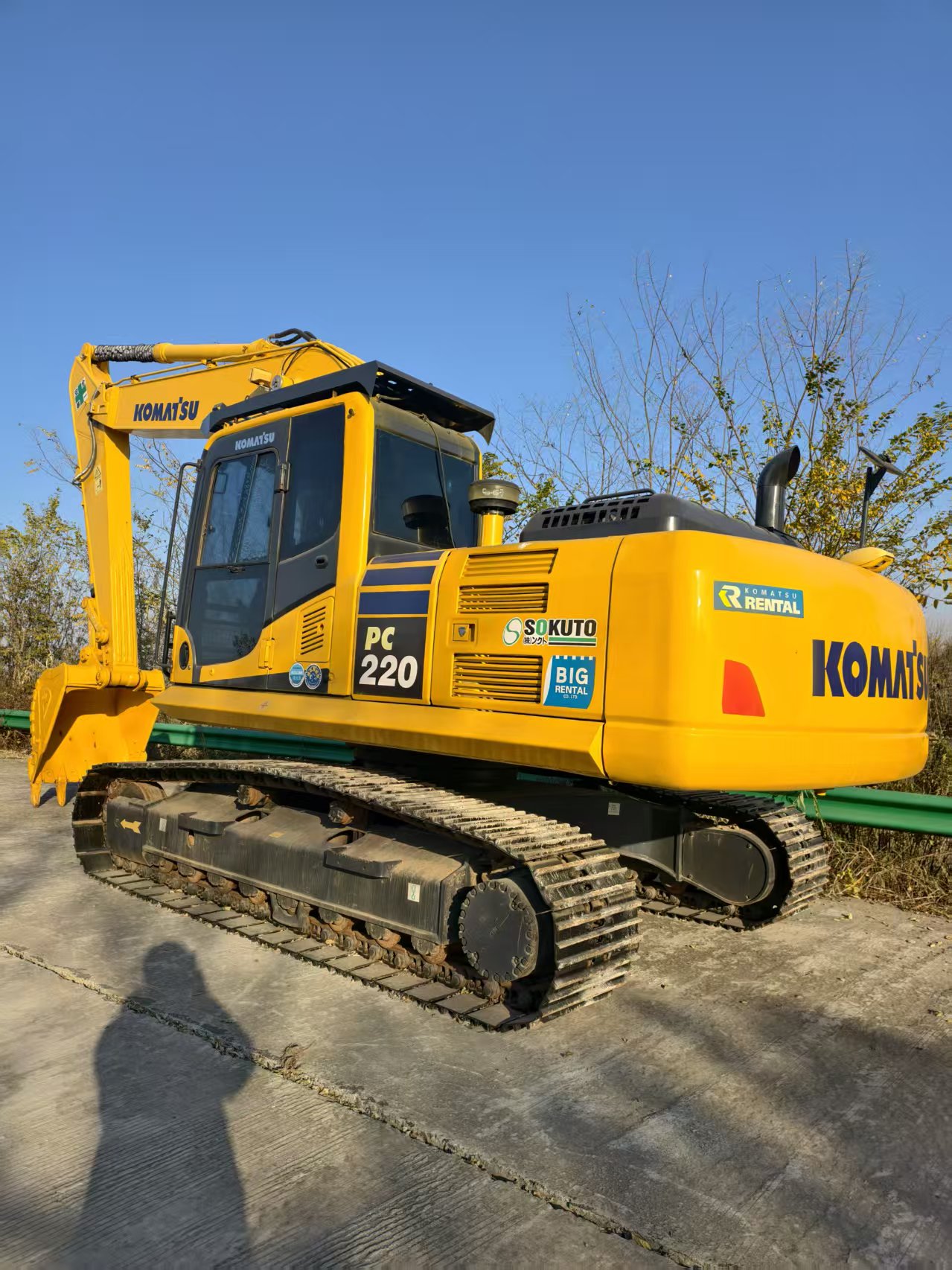 KOMATSU PC220